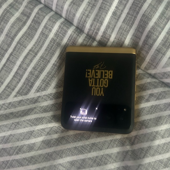 Motorola razr - Picture 4 of 8